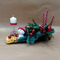 Новогодняя композиция "Снеговик с подарками"