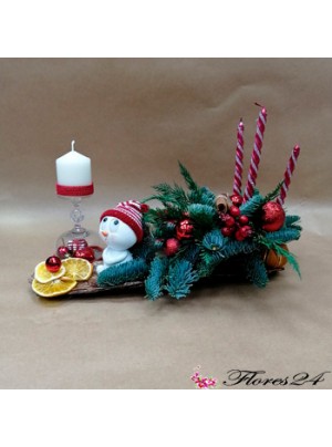 Новогодняя композиция "Снеговик с подарками"